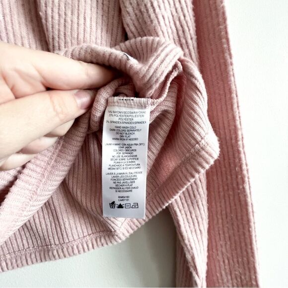 Calvin Klein cropped pink sweater - Picture 7 of 9